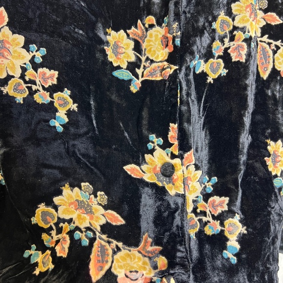 Another Love Women's Velvet Floral Button Front Top Black Yellow Size Small - Picture 4 of 11
